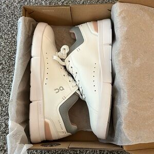 Women’s ON shoes THE ROGER Advantage Size 9